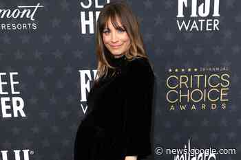 Pregnant Kaley Cuoco Poses in Black Dior Couture Gown at CCA ... - PEOPLE