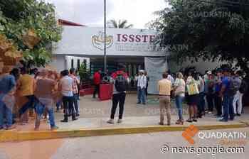 Protestan en clínica del ISSSTE de Ometepec por cese del director - Quadratín México
