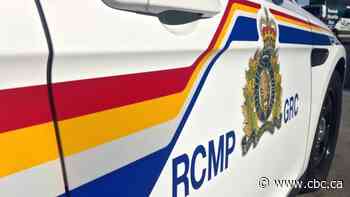 1 dead in semi truck collision east of Calgary