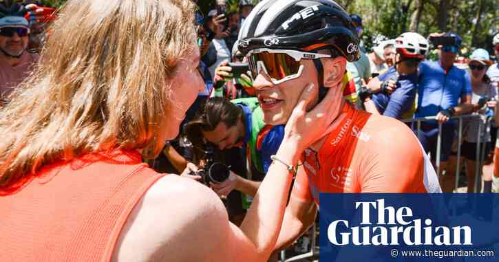 Jay Vine holds off Simon Yates to win Tour Down Under title on debut