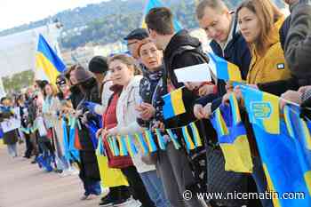 À Nice, une centaine de personnes forment une chaîne humaine pour l'Ukraine