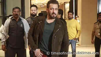 Salman Khan attends filmmaker Subhash Ghai's birthday bash in Mumbai
