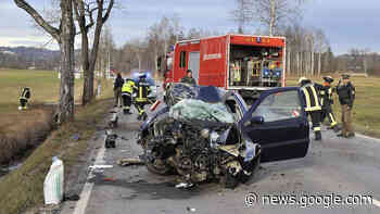 Unfall auf der B2: Auto prallt frontal gegen Baum - Merkur.de