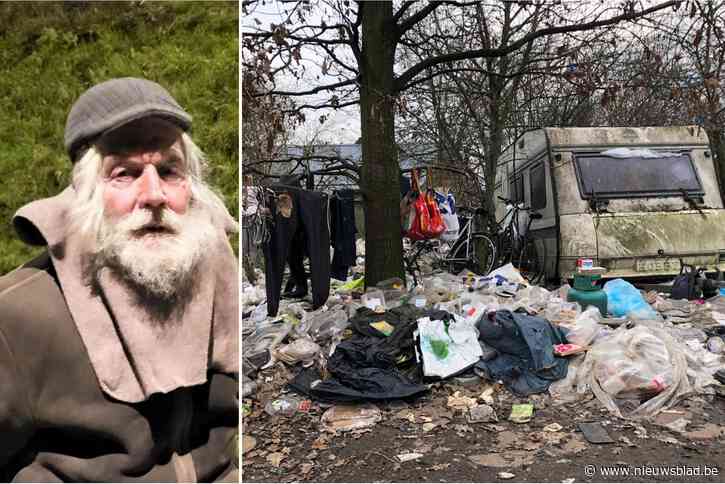 Hoe moet het nu verder met André (78), die al 4 jaar op afvalberg woont? “Hij maakt geen aanstalten om te vertrekken”