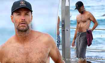 Pete Evans shows off his very slender frame as he washes his feet at Bondi Beach 