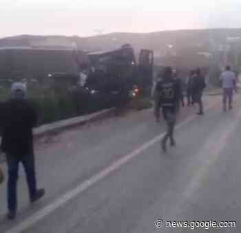Vídeo mostra momento em que caminhão bate em carreta em ... - blogdocaiquesantos.com.br