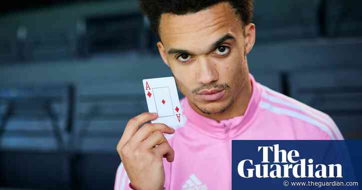 Antonee Robinson: ‘If a card trick looks achievable I want to do it. It’s fun to wow someone’