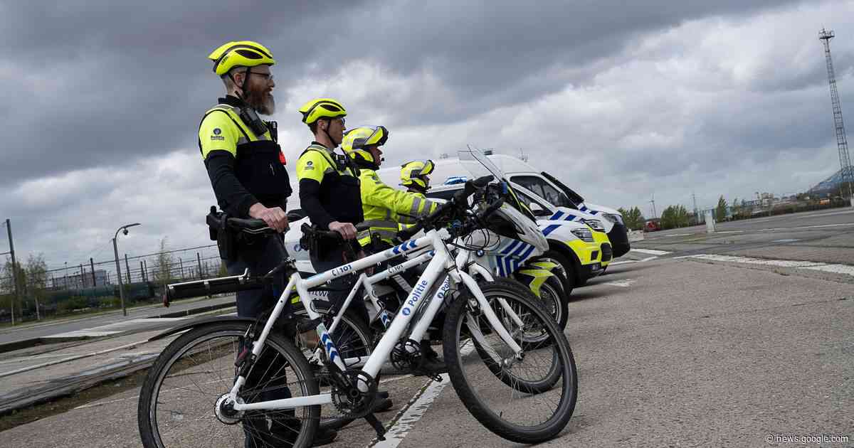 Politie achtervolgt man met gestolen wagen in Ekeren - Het Laatste Nieuws