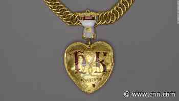 Amateur detectorist finds stunning gold necklace linked to Henry VIII