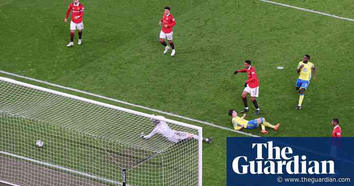Manchester United cruise to Wembley and a Mundial cameo – Football Weekly Extra