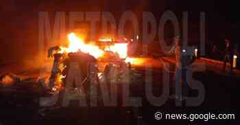 Tráiler choca contra contención y se incendia en libramiento Tamuín ... - Metropoli San Luis