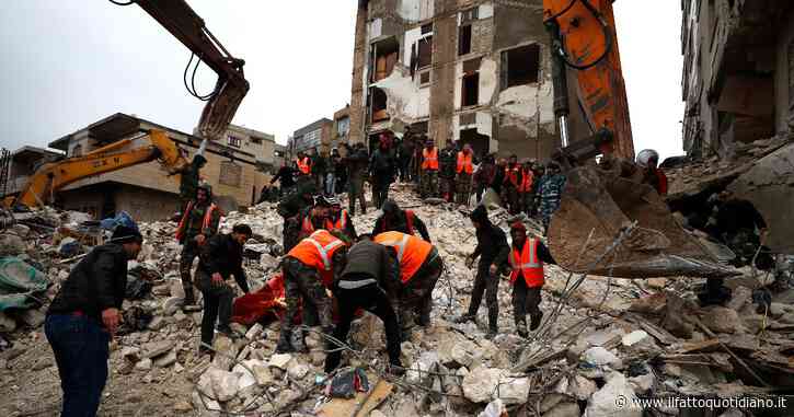 Terremoto di magnitudo 7.9 devasta Turchia e Siria: morte oltre 2.700 persone. Oms: “Potrebbero essere superiori di otto volte” – la diretta