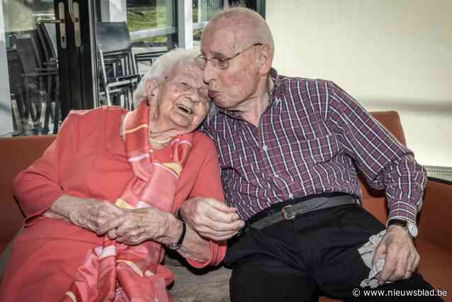 Bertha en André zijn 75 jaar getrouwd en vieren albasten jubileum: “Af en toe een glas rode wijn, daarmee zijn we oud geworden”