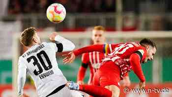 Späte Tore beim Zweitligisten: SC Freiburg zittert sich ins Pokal-Viertelfinale