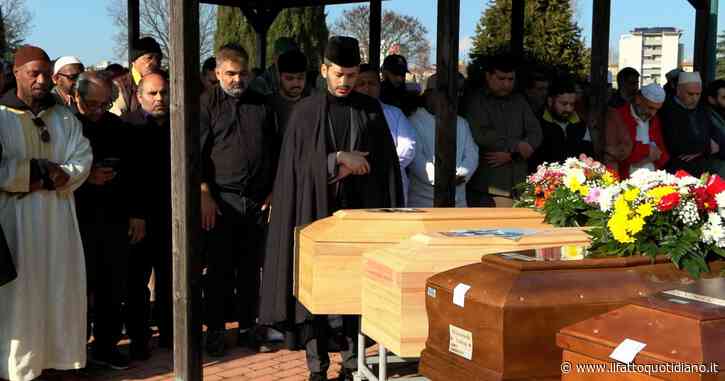 A Bologna i funerali di 7 vittime del naufragio di Cutro, il presidente comunità islamiche: “Discorsi geopolitici? Di fronte alle stragi serve umanità”