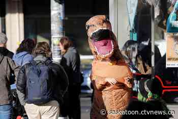 Sask. town seeks world record for people wearing inflatable dinosaur costumes