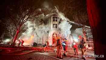 Major fire engulfs building in Old Montreal, 12 injured
