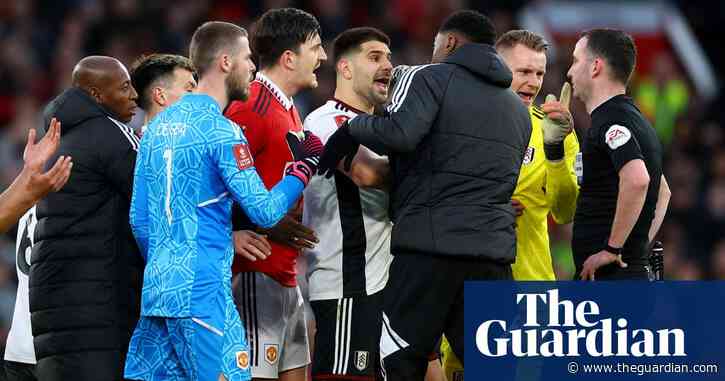Fulham have three sent off as Fernandes settles stormy tie for Manchester United