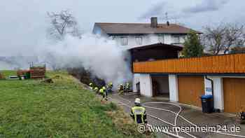 Garage steht in Höslwang in Flammen - 30.000 Euro Schaden