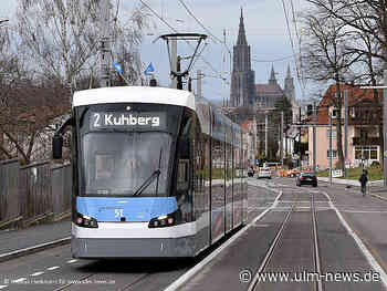 Straßenbahn vom Typ Combino fährt seit 20 Jahren in Ulm