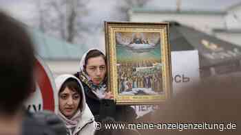Proteste in Kiew: Gläubige ziehen nach Razzia bei Pawlo vor berühmtes Kloster – Selenskyj kritisiert UN