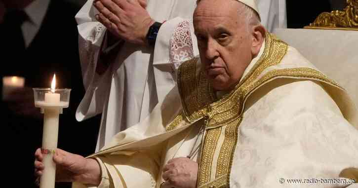 Papst zelebriert Feier der Osternacht im Petersdom