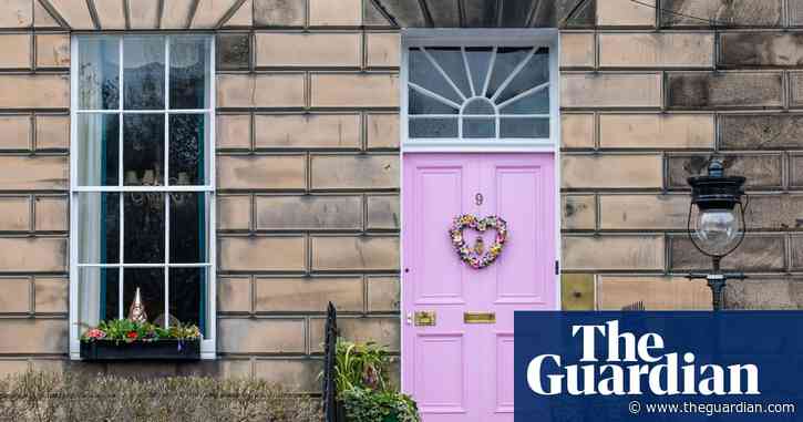 Woman forced to repaint pink front door of listed Edinburgh building