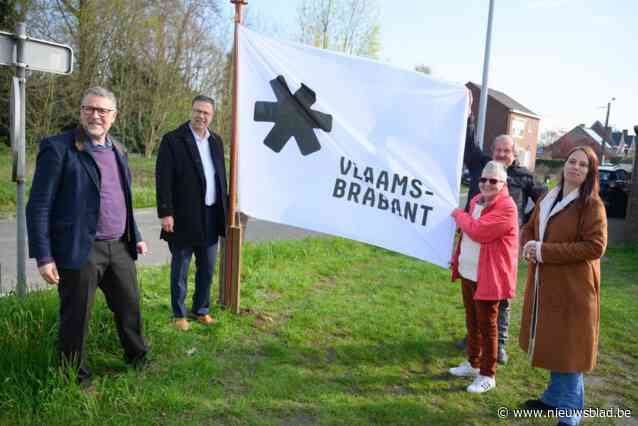 En plots verscheen er Vlaams-Brabantse vlag op provinciegrens, jaar na start van fusieperikelen: “Ik dacht dat het een 1 aprilgrap was”