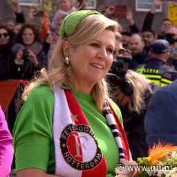 Video | Máxima straalt met Feyenoord-sjaal in Rotterdam