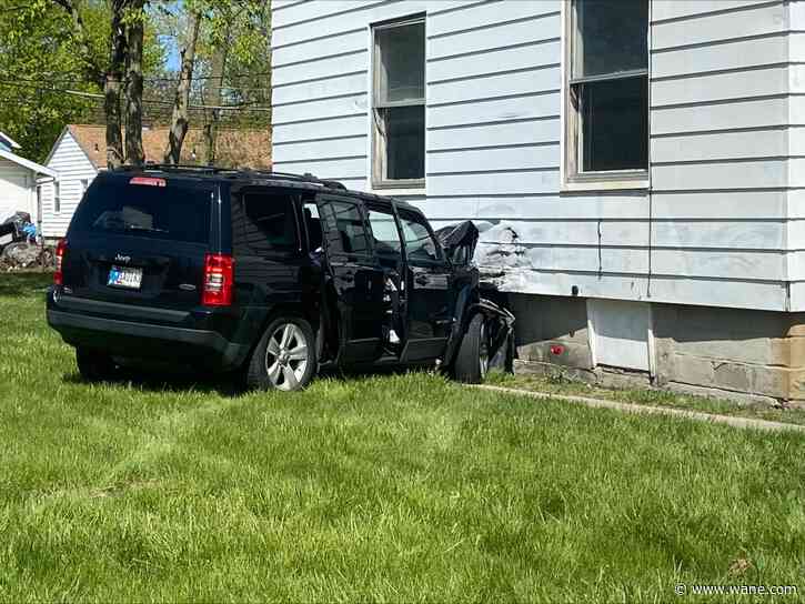 Police looking for suspect who crashed into southeast Fort Wayne home ...