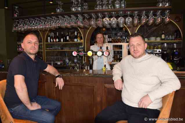 Broers Hamdi en Fatmir heropenen samen met Romina legendarische bar Lugano: “Oud-cafébazin Mona vereeuwigd in de zaak”