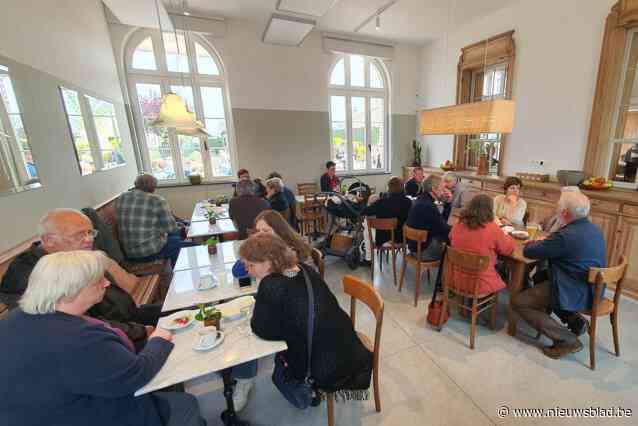 Oud station Herne krijgt tweede leven als inclusieve koffie- en lunchbar De Coupee: “We willen opnieuw een plek van ontmoeting zijn”