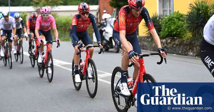 Giro d’Italia: Tao Geoghegan Hart crashes out of race on slippery stage