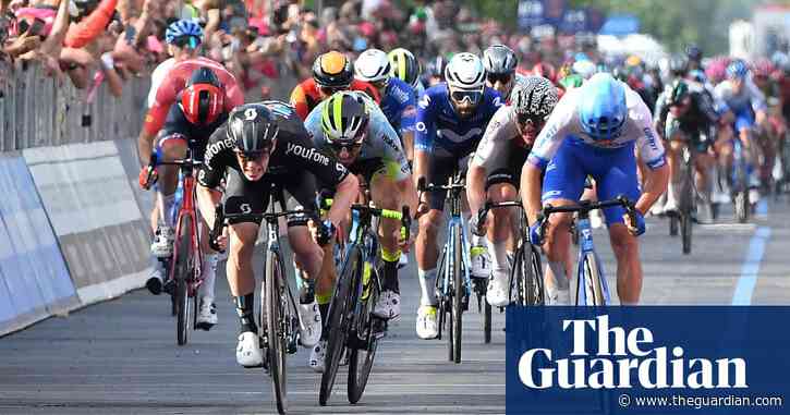 Alberto Dainese sprints to Giro stage win as Geraint Thomas holds on to lead