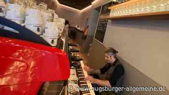 Ein Wirt spielt Piano und eine Stadträtin steht Modell – Anekdoten aus Augsburg