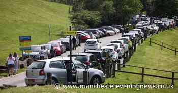 Dovestones car park overflowing as people flock to beauty spot to enjoy bank holiday sun