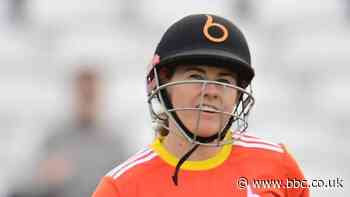 Charlotte Edwards Cup: Tammy Beaumont leads unbeaten Blaze to win over Southern Vipers