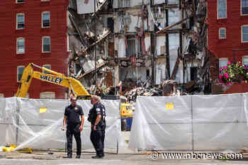 5 people unaccounted for in partially collapsed Iowa apartment complex; 2 believed to still be in building