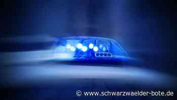 Polizei sucht Zeugen: Autofahrer bringt Radfahrer bei Wildberg zu Fall und fährt weiter