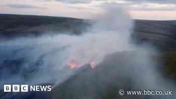 Firefighters return to Marsden Moor to tackle new blaze