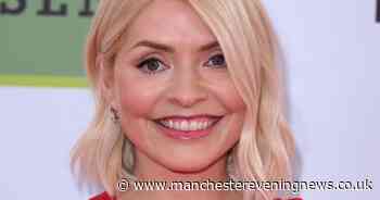 Holly Willoughby breaks social media silence with make-up free selfie on Instagram