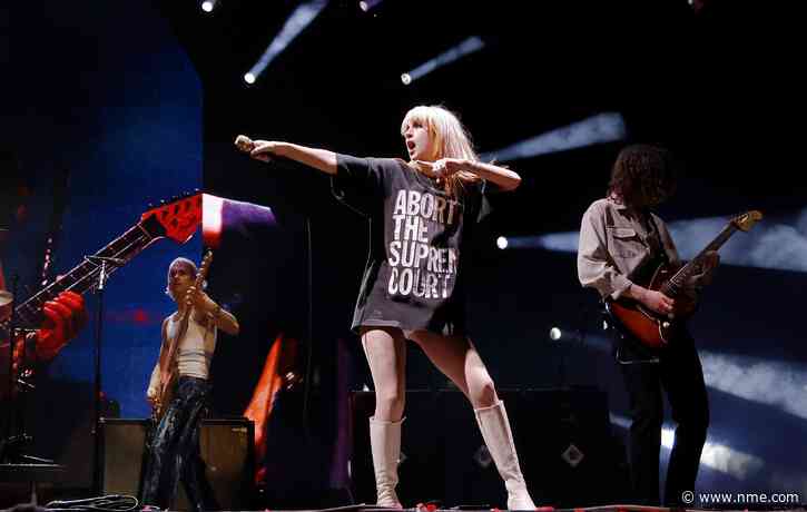 Hayley Williams apologises after removing two fans from Paramore show