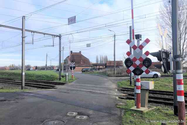 Spooroverweg Rozebeeksestraat wordt vernieuwd, wegverkeer wordt omgeleid: “Later bekijken we de verkeersveiligheid”