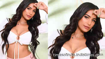 Poonam Pandey's LATEST video will set your screens on fire