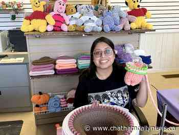 'Making Ridgetown look good': Disabled knitter aids Ukraine, builds community pride