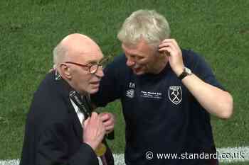 David Moyes gives West Ham winners medal to father, 87, in touching moment after Europa Conference League win