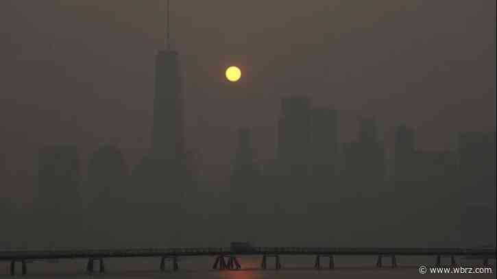 Smoky haze blanketing US and Canada could last into the weekend
