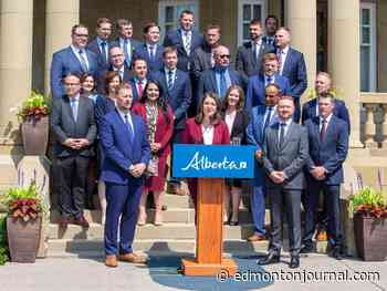 Alberta Premier Danielle Smith unveils slightly smaller cabinet full of familiar faces