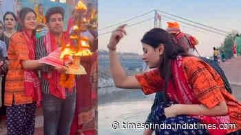 Anjali Arora performs ganga aarti in Varanasi, video goes viral
