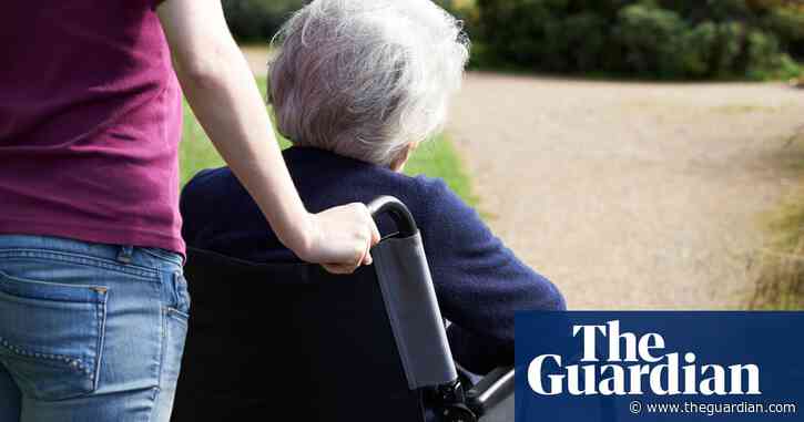 Families caring for dementia patients in UK reaching crisis point, says charity
